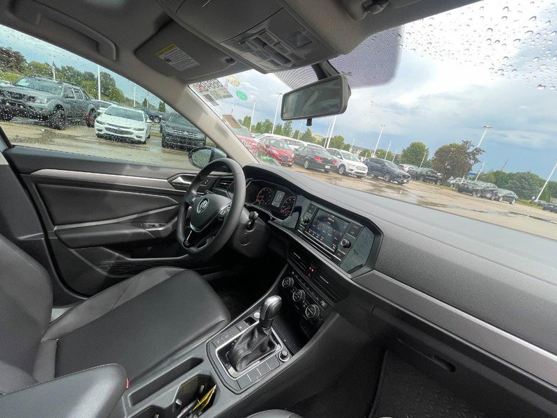 Used 2020 Volkswagen Jetta SE w/ SE Cold Weather Package FWD image 14
