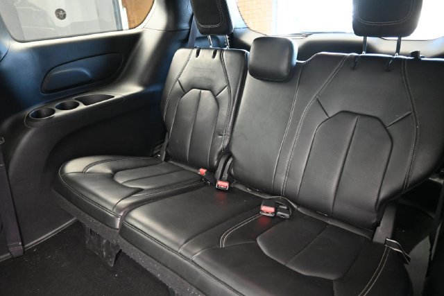 Used 2025 Chrysler Pacifica Select FWD image 15