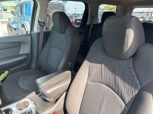 Used 2011 GMC Acadia SLE FWD image 25