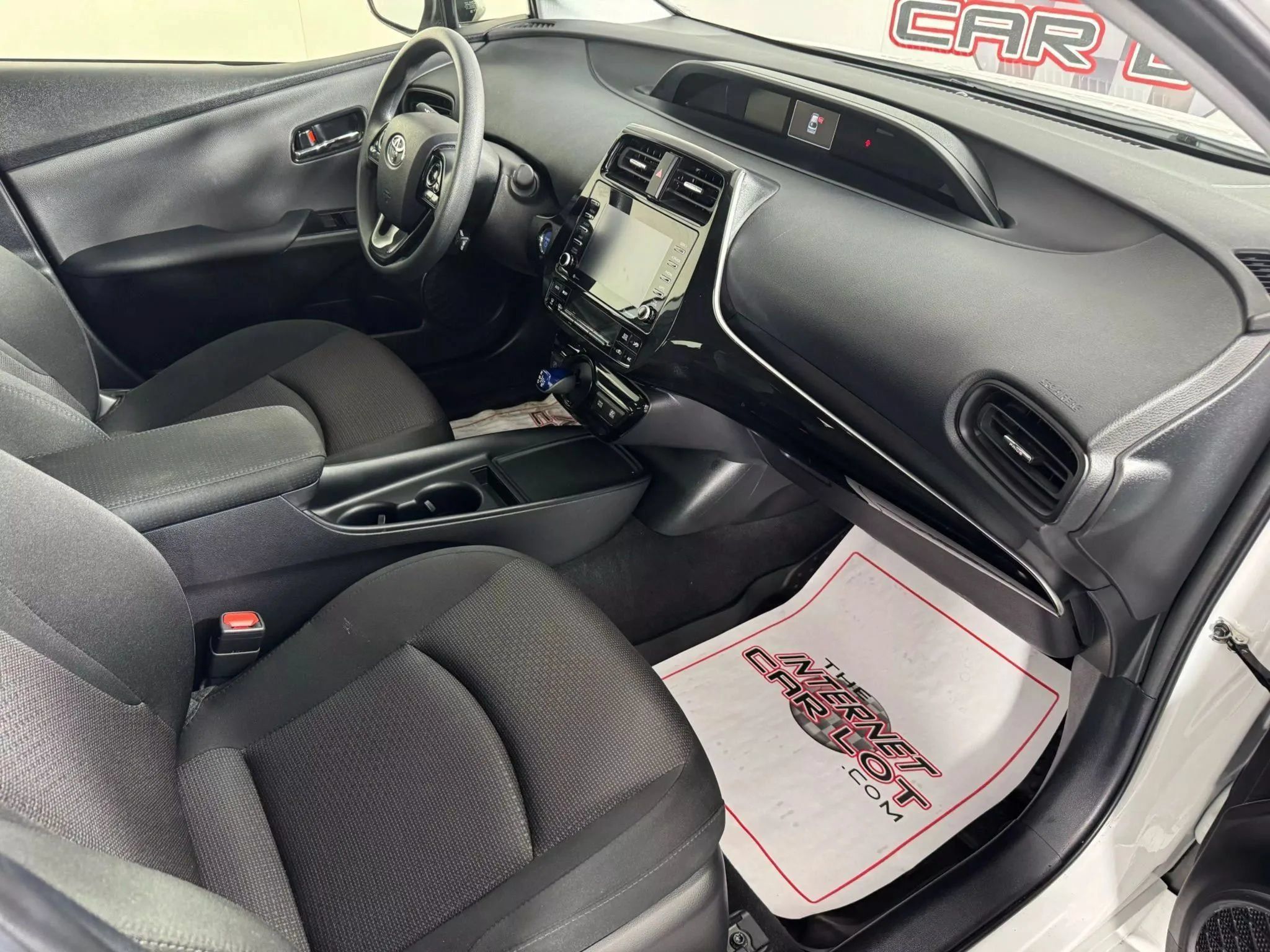 Used 2022 Toyota Prius LE FWD image 10
