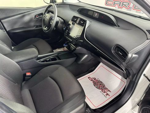 Used 2022 Toyota Prius LE FWD image 10