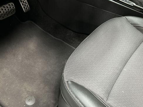Used 2023 Buick Encore GX Select w/ Sport Touring Package FWD image 18