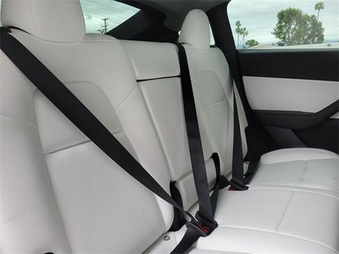 Used 2022 Tesla Model Y Performance image 22