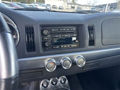 Used 2005 Chevrolet SSR w/ Preferred Equipment Group image 17