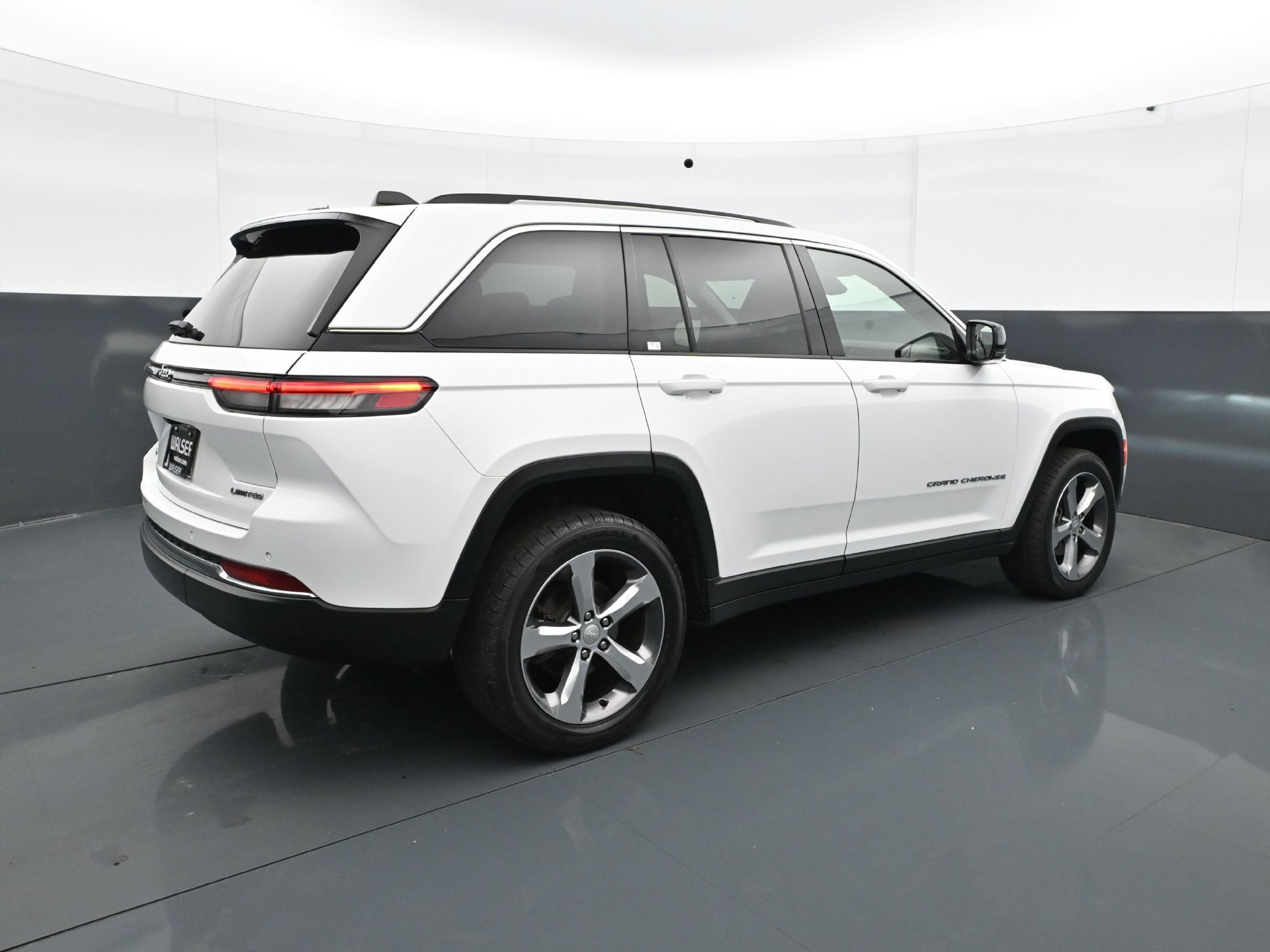 Used 2022 Jeep Grand Cherokee Limited AWD/4WD image 7