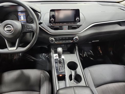 Used 2024 Nissan Altima 2.5 S FWD image 11