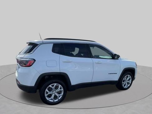 Used 2024 Jeep Compass Latitude AWD/4WD image 9