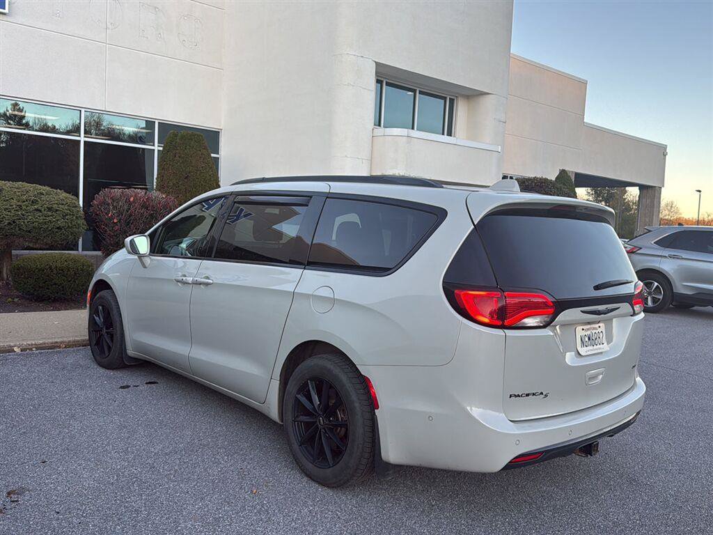 Used 2020 Chrysler Pacifica Touring-L AWD/4WD image 7