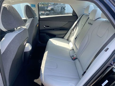 New 2025 Hyundai Elantra Limited image 48