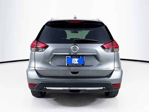 Used 2018 Nissan Rogue SV w/ Premium Package FWD image 7