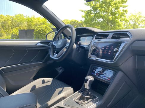 Used 2023 Volkswagen Tiguan SE R-Line image 6