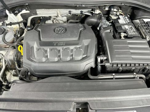 Used 2018 Volkswagen Tiguan SE AWD/4WD image 38
