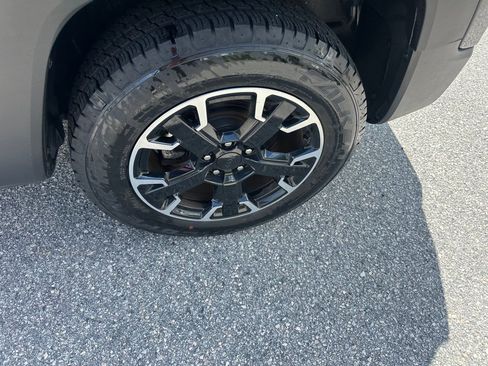Used 2023 Jeep Renegade Latitude AWD/4WD image 9