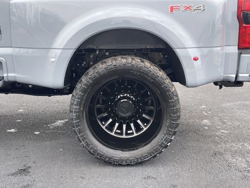 Used 2026 Ford F450 Platinum w/ FX4 Off-Road Package image 35