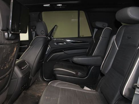 Used 2024 Cadillac Escalade Sport w/ Touring Package AWD/4WD image 19