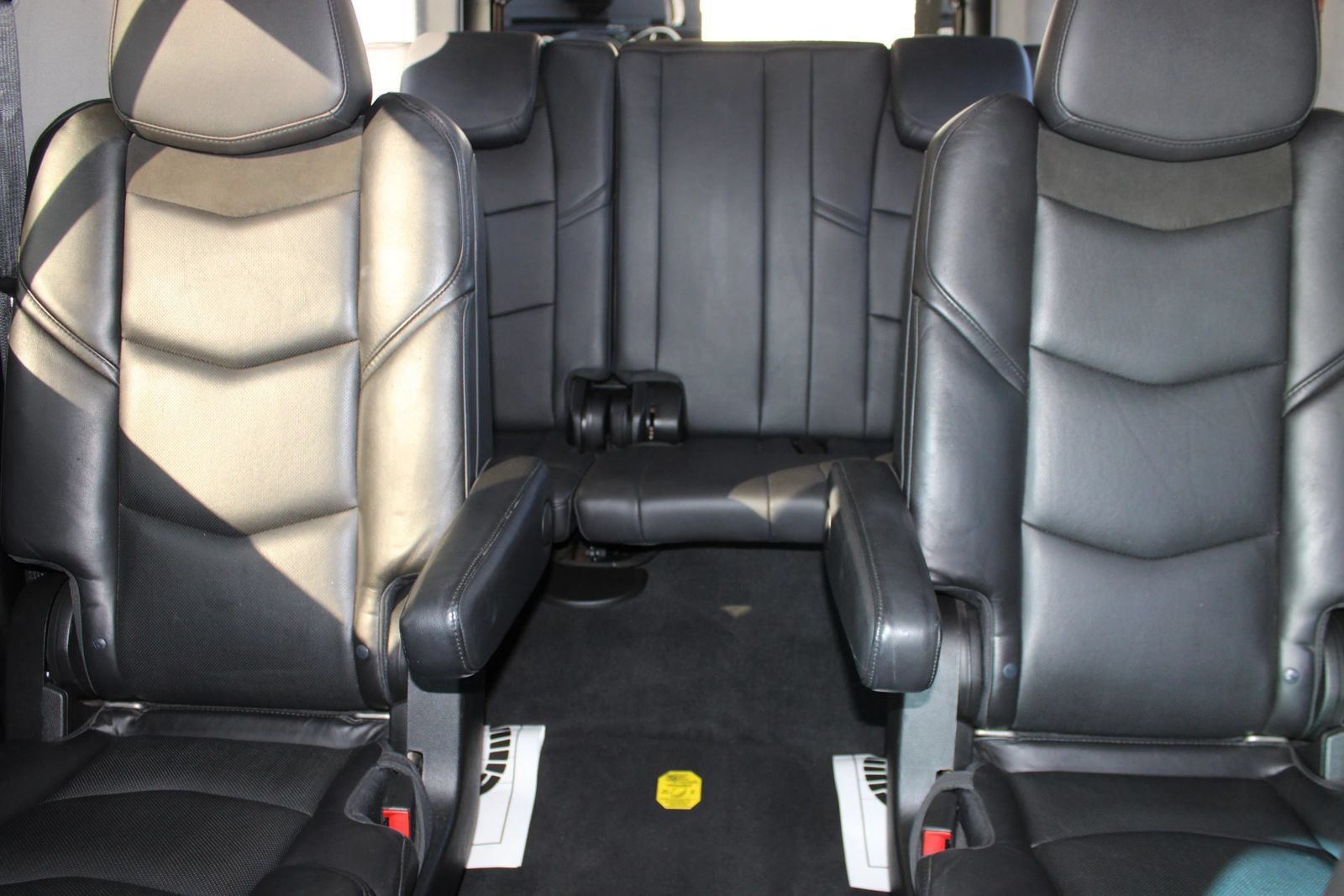 Used 2018 Cadillac Escalade ESV Luxury AWD/4WD image 13