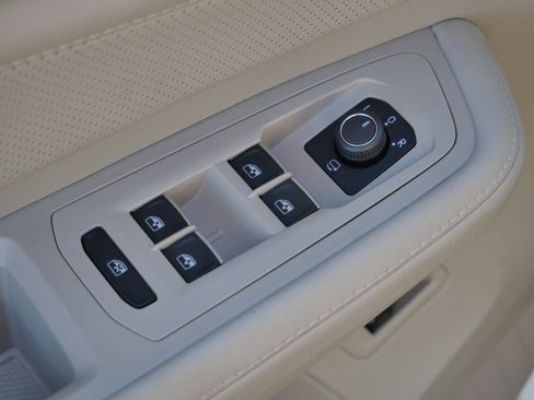 Certified 2025 Volkswagen Atlas SEL Premium R-Line image 19