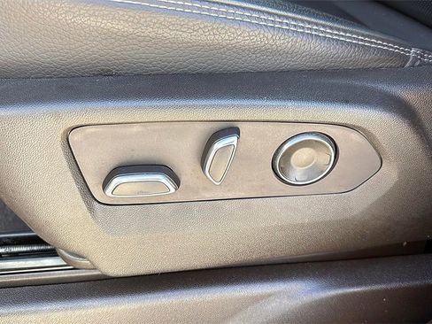 Used 2021 GMC Yukon Denali w/ Denali Premium Package image 17