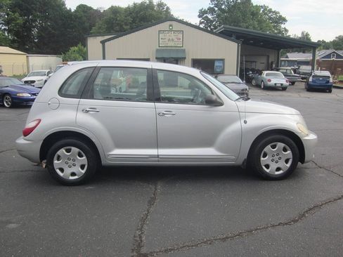 Used 2008 Chrysler PT Cruiser FWD image 5