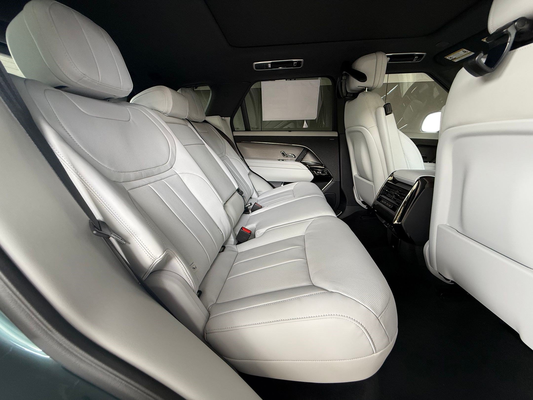 New 2026 Land Rover Range Rover Sport SE AWD/4WD image 32