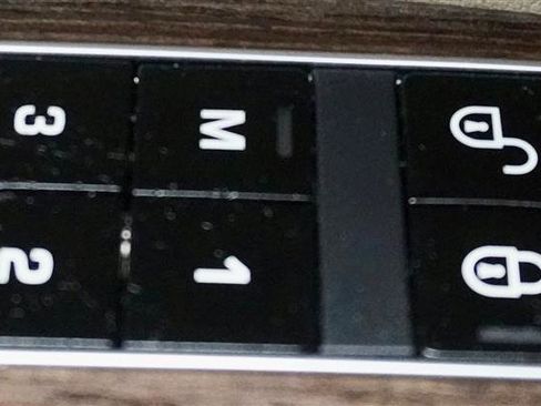 Used 2014 Land Rover Range Rover Sport HSE image 38