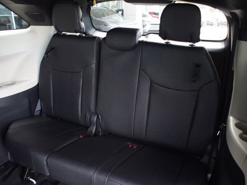 Used 2026 Toyota Sienna Platinum AWD/4WD image 23