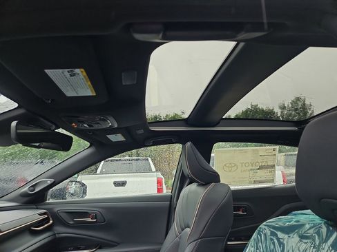 New 2026 Toyota Crown Platinum image 8