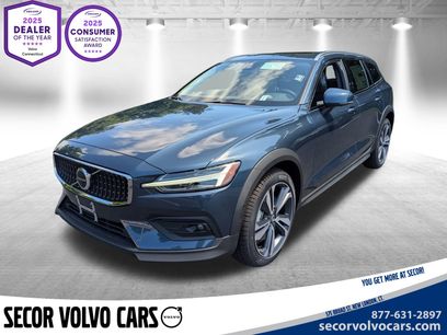 New 2026 Volvo V60 B5 Cross Country Plus w/ Protection Package Premier