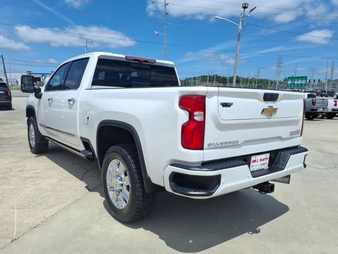 Used 2024 Chevrolet Silverado 2500 High Country w/ High Country Premium Package AWD/4WD image 5