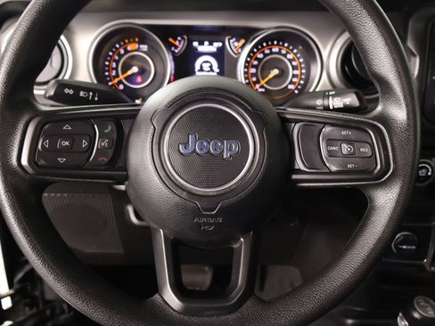 Used 2021 Jeep Wrangler Unlimited Sport AWD/4WD image 3