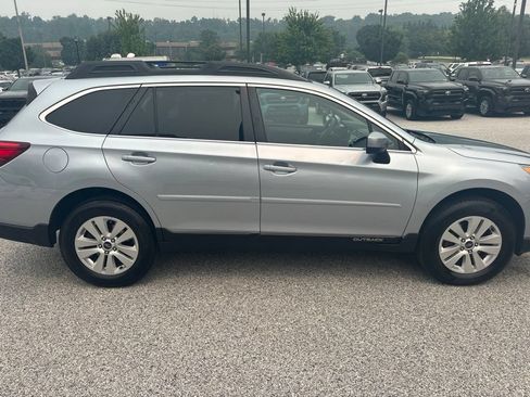 Used 2015 Subaru Outback 2.5i Premium AWD/4WD image 2