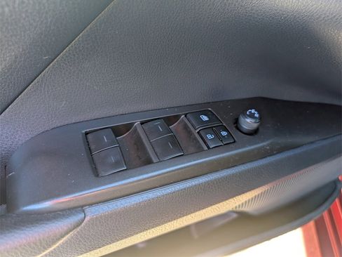 Used 2022 Toyota Camry LE image 9