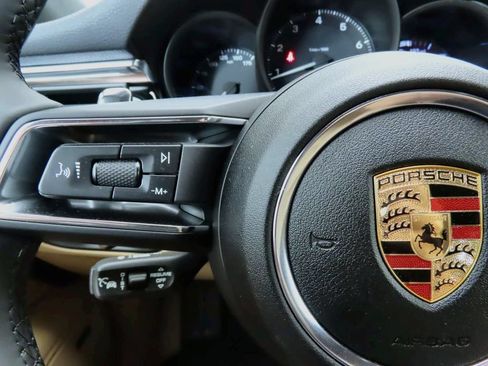 Used 2025 Porsche Macan AWD/4WD image 13