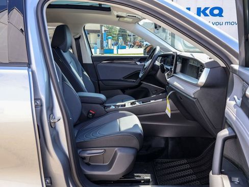 New 2026 Volkswagen Tiguan SE AWD/4WD image 30