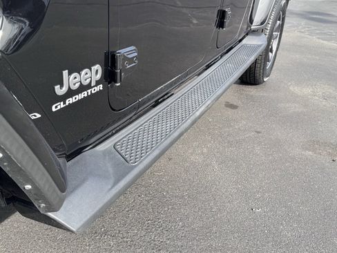 Used 2021 Jeep Gladiator Overland w/ Popular Equipment Package image 37