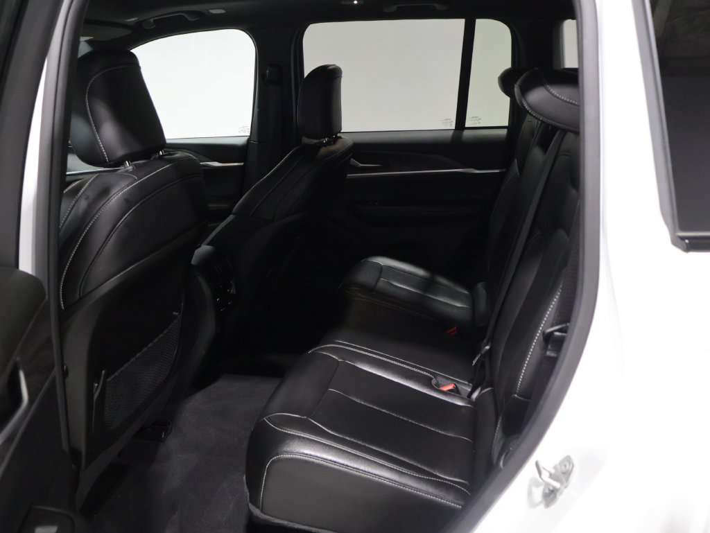 Certified 2024 Jeep Grand Cherokee Limited w/ Black Appearance Package AWD/4WD image 19