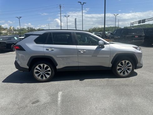 Used 2021 Toyota RAV4 XLE Premium FWD image 7