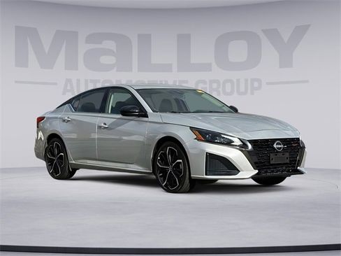 Used 2024 Nissan Altima 2.5 SR image 1