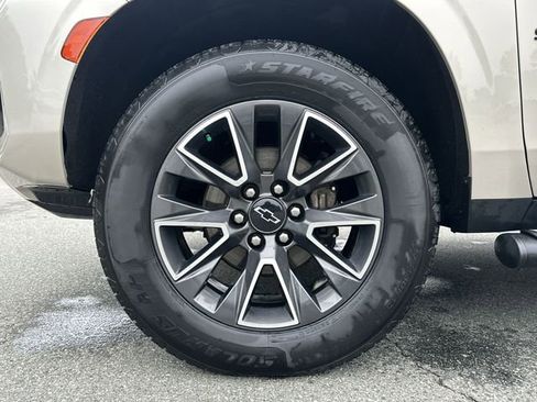 Used 2021 Chevrolet Suburban Z71 w/ Luxury Package AWD/4WD image 11
