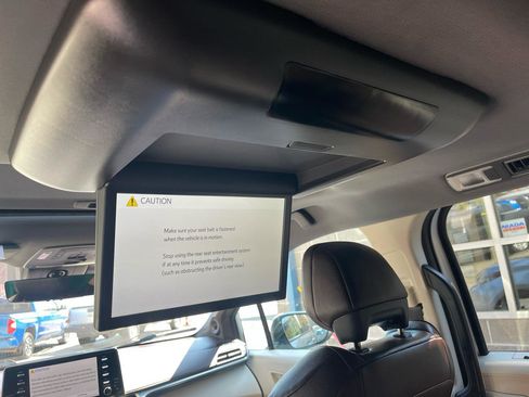 Used 2022 Toyota Sienna Platinum w/ Protection Package (TMS) image 26