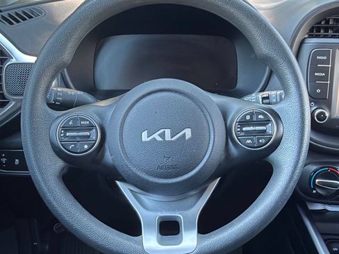 Used 2025 Kia Soul LX w/ LX Technology Package FWD image 25