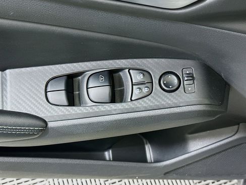 Used 2025 Nissan Altima 2.5 SV FWD image 15