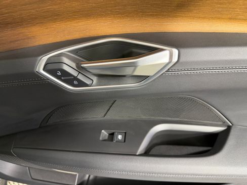 Used 2023 Audi e-tron GT Premium Plus image 11