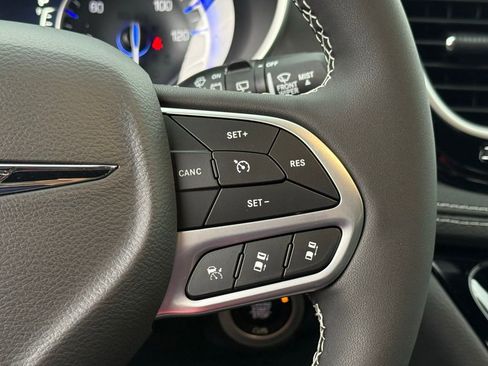 New 2026 Chrysler Pacifica Select image 24