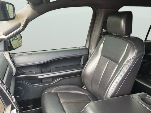 Used 2019 Ford Expedition XLT w/ Equipment Group 201A AWD/4WD image 13
