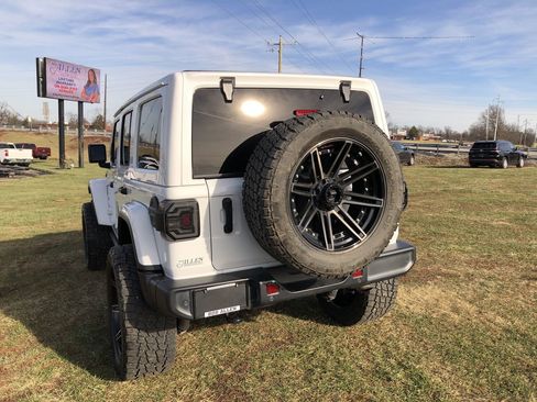 Used 2021 Jeep Wrangler Unlimited Sahara image 10