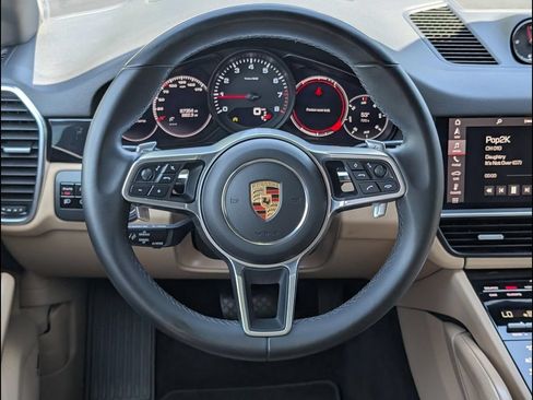 Used 2021 Porsche Cayenne AWD/4WD image 12