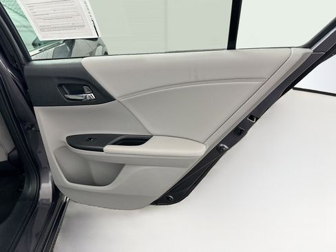 Used 2017 Honda Accord EX image 31