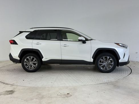 Certified 2022 Toyota RAV4 XLE Premium AWD/4WD image 8