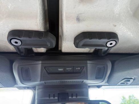 Used 2025 Jeep Wrangler Unlimited Sahara AWD/4WD image 32